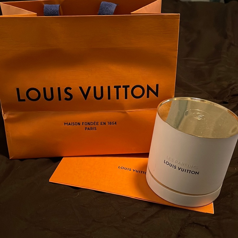 Authentic Louis Vuitton Perfume Sample Set. Shipped with LV Bag.